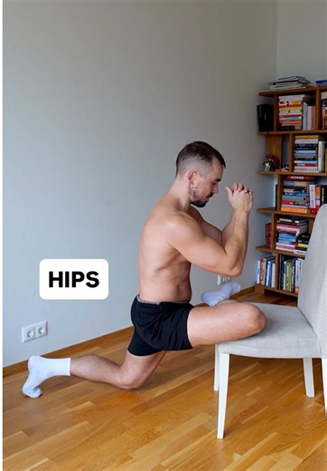 Good hip mobility reduces tension in the lower back and improves knee stability. Start improving your hip mobility with my programs. Link in bio 🔗 #hipmobility #lowerbackpainrelief #chairexercises