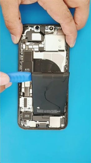 IPhone 13 battery replacement / iPhone 13 new battery service #smartphone #iphonefix #brokenfix#pfix