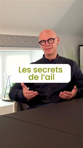 🧄 Ail, un super-condiment aux multiples vertus ! 🌿 L’ail (Allium sativum) est à la fois condiment, légume et véritable nutraceutique naturel reconnu depuis des millénaires pour ses effets santé. 💪 Ses bienfaits (antibactériens, cardiovasculaires, antioxydants) proviennent d’une molécule clé : l’allicine, responsable aussi de son odeur caractéristique. 👨‍🍳1 à 2 gousses d'ail écrasées par jour pour stimuler l'immunité cellulaire, lymphocytes T et Natural Killers... 🛡Protection naturelle cont