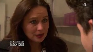 23K views · 267 reactions | Benita Brückner findet die verschwunden geglaubte Clara mitten auf einem Feldweg,sie ist verletzt - was ist mit ihr passiert? #video #INdG | SAT.1 Film & Serie | Facebook