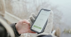 Birds have no boundaries, and everyone can assist researchers through Citizen Science - helping researchers understand bird behavior and how to better protect them. A few weeks ago, we had the pleasure to speak to Amanda Rodewald, Garvin Professor and Senior Director of the Center for Avian Population Studies at the Cornell Lab of Ornithology about eBird’s contributions to research. | ZEISS Birding