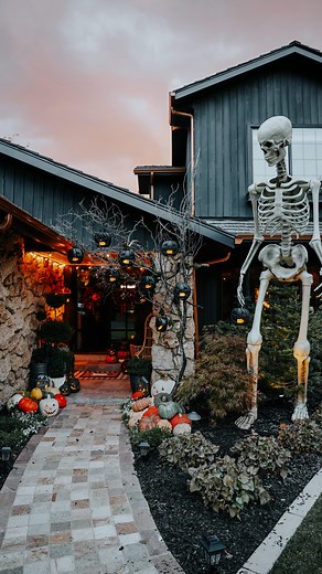 Halloween tree! I had lots of requests to show how we attached the broken branches to piece together a tree! One branch had a curved base we used a U stake to attach it to the ground then lots of zip ties. It held in together for the 6 weeks we had it up. Extra fun on Halloween night. Also used zip ties for the Jack-o-lanterns. Comment PORCH for links to what we used or similar items 🎃🎃🎃 https://liketk.it/5omnR | Nesting with Grace