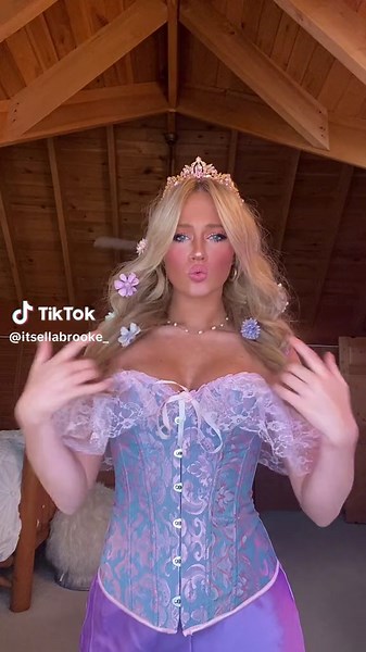 Amazing Rapunzel Costume for Halloween!