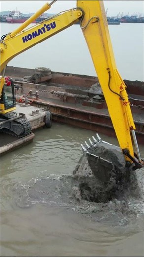 #dredging #excavator #digger #construction #komatsu #heavyequipment