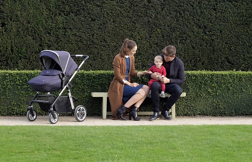 The Pioneer is packed with great features, making it the perfect pram for town or country. Watch our all-new Pioneer demonstration video to discover more. | Silver Cross