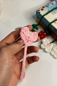 Crochet Heart Bookmark Pattern: Easy Valentine's Day DIY (PDF Download) - Etsy