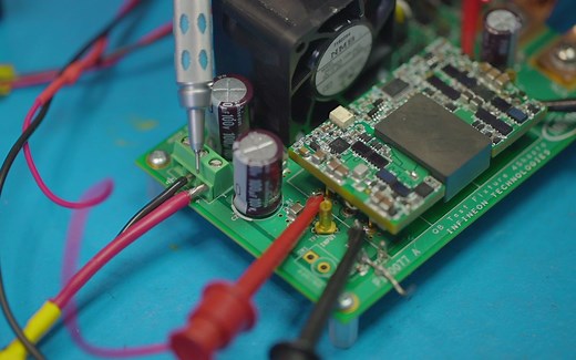 100V 英飞凌MV CoolGaN 设计的840W 移相全桥 48V/12V 隔离砖电源模块，相比于Si的方案，仅600W，功率密度提升40％