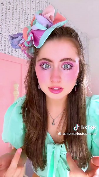 Things I totally don’t get about the future🛼🇺🇸✨💕#retrolook #80s #fyp #hairtok #itgirl @Netflix @NetflixUK