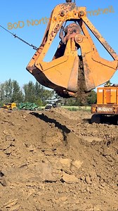 2.1K views · 1.8K reactions | Northwest Model 80D Clamshell working hard at the show!! A few guys tried their hands on this old clamshell!! #shovel #bucket #machines #collectibles #earth #dirt #canada | Barbie Schaeffer | Facebook