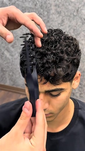 ✨ Textured Styling Comb — Wide-tooth design anti-static tips, one comb is all it takes to create a voluminous, high crown and relaxed, textured curls. Just a couple of quick strokes and you're good to go. Even those with no styling skills can instantly transform into a "cool guy with a great presence"! 💇‍♂️💥 | Fillcause