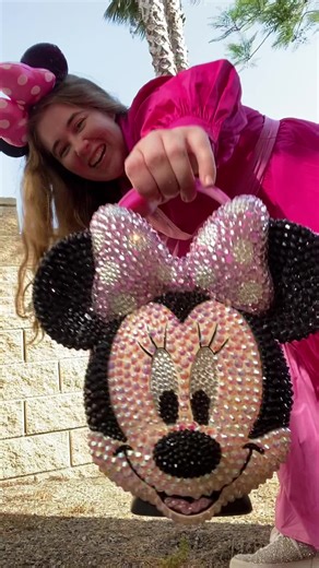 Minnie Mouse Crafting Throwback: Bedazzling Fun!