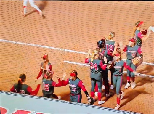Game goes to OUr SOONERS!! Sooners 21 - Arizona 3 WHAT A WAY TO RESPOND!! BOOMER!!! | Oklahoma Sooner Softball Fanpage