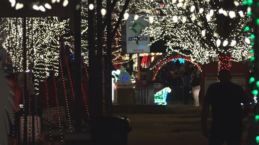 'We come every year' | Downtown Macon keeps holiday visitors coming as extravaganza lights continue