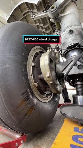 B737-800 wheel change #stigaviation #aviation #boeing #b737 #b737_800 #aircraftmechanic #tirechange #aircraftwheels #ITriedItIPrimedIt #fyp