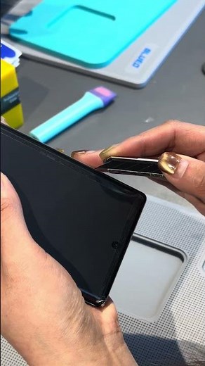 Can you tell the difference in the Huawei XTS's invisible full-coverage screen protector?