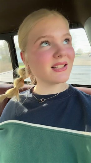 Revolving door #pretty #lipsync #girl #prettygirl #funny #fit #fasion