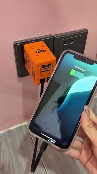 W&O 2-in-1 GaN Fast Charger | Compact Charging Solution for Daily Use