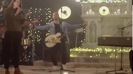 Le Seigneur est mon berger : je ne manque de rien. Sur des prés d’herbe fraîche, il me fait reposer. | Glorious