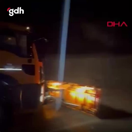 İstanbul Beşiktaş’ta Dikilitaş Mahallesi’nde çıkan silahlı kavgada F.T. (70) ile E.Ş. (67) yaralandı. Hastaneye kaldırılan F.T., tüm müdahalelere rağmen hayatını kaybetti. Yapılan çalışmada tarafların araç park etme meselesi nedeniyle tartıştığı, E.Ş.’nin F.T.’ye silahla ateş ettiği belirlendi. Olay sonrası F.T.’nin yakınları olduğu belirlenen 4 kişi E.Ş.’yi darp etti. Kavgaya karışan 4 şüpheli yakalanırken, olayda kullanılan tabanca ile E.Ş.’nin evinde yapılan aramada 1 ruhsatsız tabanca, 4 şar