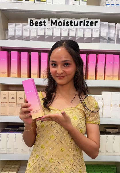 Rizq Skincare Best dermatologically tested moisturizer for hyperpigmentation, dark spots, open pores, tanning that removes black and white heads keeps your skin hydrated and shiny. It contains salicylic acid, niacinamide and alpha arbutin that makes it perfect for a dry and sensitive skin with tans, open pores and dark spots. For more inquiries and to place an order you can contact us at: 9802630693 📍 Locations: Butwal, Hatbazar Line . . . . . #fyp #viral #skincare #contentcreator #rizqskincare