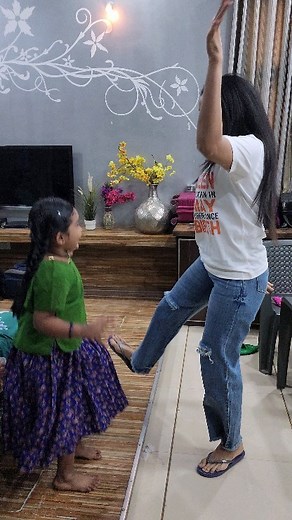Gayathri Munni on Instagram: "Morning all 😊♥️Our morning routines 🤣😁"