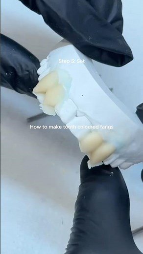 How to make tooth coloured ‘Vampire’ fangs🧛🏻