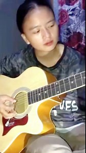 Saida Moro Girl playing guitar with Bunuk Bunuk Mahaggut #starseverywherel #vedioviralpost #reelstrending #tausugsong #kabunukbunukmahaggutl | Bunuk Bunuk Mahaggut