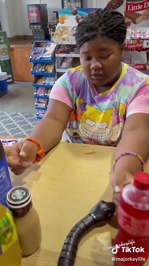 SNAKE PRANK ON MY CUSTOMERS!! 🐍