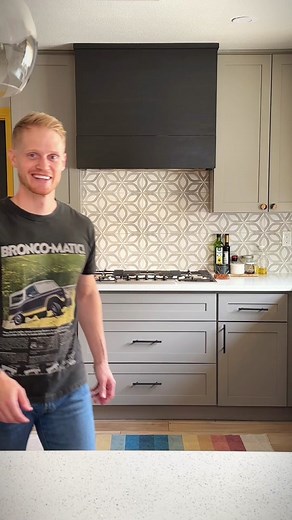 The name comes from the Southside of Chicago, and rumor has it it was Al Capone’s favorite cocktail during prohibition. About a year ago I did this recipe for the first time wearing this exact same t-shirt, yet I still never get tired of either. This is my go to for when I’m in the mood for something gin based that’s bright, refreshing, and herbaceous—absolutely CRUSHABLE in the summer. I think Al Capone was on to something, even if not legally at the time (although, I’m sure there were very few