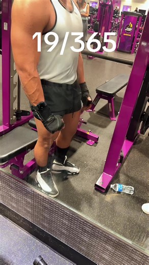 Estamos con pira gente ceria , chamitos de bien , @Planet Fitness @Aston Hall dia 19/365 ! Tamos modo odioso