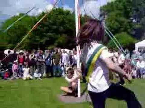 How to Do a Maypole Dance