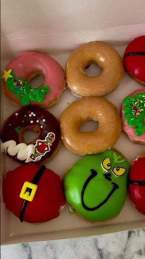 Krispy Creme Doughnuts | Christmas donuts with Grinch