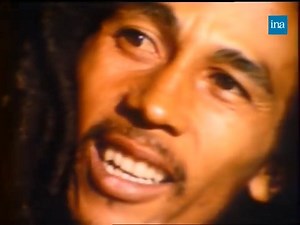 QU’EST-CE-QUE LE REGGAE ? 🇯🇲🎵 Et qui de mieux pour répondre à cette question que Bob Marley en personne ! Ecoutez plutôt cette interview exclusive du Tuff Gong par Georges Lang en 1978. Vous y apprendrez aussi comment garder de belles dreadlocks… | INA