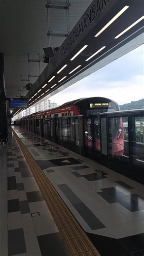 rapidKL Hyundai Rotem "Ducky" unit 225 arriving at Kwasa Damansara