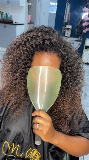 Guide to Curly Crochet Hairstyles