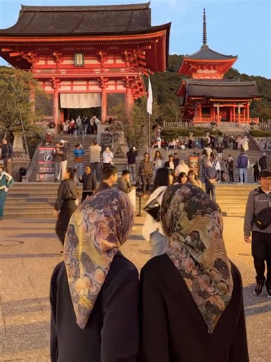 Kirei Series: Celebrate Everyday Beauty with Buttonscarves