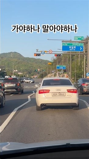 🚦 빨간불과 파란불이 동시에 켜진 신호등🔍 교차로 교통신호 체계의 원리✨ 운전자라면 꼭 알아야 할 정보#신호등 #교통상식 #운전팁 #Traffic #Signal