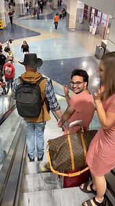 (E) hilarious prank on distracted boyfriend at the airport | Emily and Julien