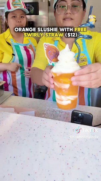 If you haven't had the chance to book your tickets to MINION LAND at USS, here's a first look at what you can expect from their newest attraction! I HAD ONE OF THE BEST EXPERIENCES THERE and the minions are all super adorable. My favorite part has got to be how pretty everything is and their exclusive merch! I cant help but to (almost) buy them all! 🤣 If you're a fan of the minions, you MUST visit MINION LAND SOON! 🤩 no regrets one! #minionland #sgfoodie #wheretoeat #universalstudios