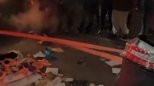 Anti-ICE protesters rip safe box from vehicle near second shooting in Minneapolis