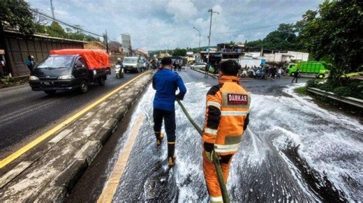 Guru Besar Kimia UI Beberkan Cara Tangani Tumpahan Soda Api Seperti Insiden di Padalarang - Tribunnews.com