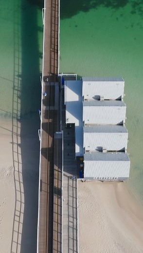 Yes, you can walk it (or take the jetty train!) 😎 📍 Busselton Jetty, Western Australia. 🚶3.6km return ⏰ Open 24/7h 🎥 @timcampbellphoto | The Margaret River Region
