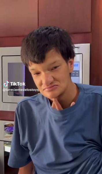 El Pollo Musical y los Toys: Diversión y Risas