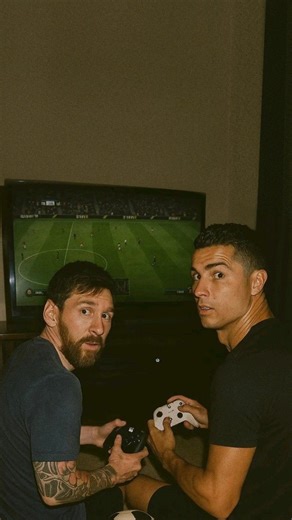 Memeologia on Instagram: "The “Head Tilt Delay” Phenomenon That Has Gen Z Absolutely Losing Their Minds 🤨⚡🫠 There’s a new trend blowing up called the Head Tilt Delay Phenomenon, and it’s making everyone feel like their body has its own secret loading screen. The challenge is simple: record yourself turning your head slightly while listening to someone or reacting to something. But when people replay the clip in slow-mo, they swear their head moves a millisecond after their expression changes —