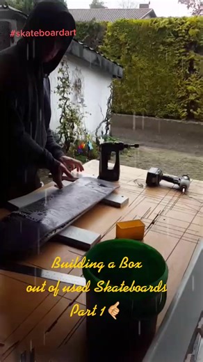 Hi first part of building a 12 Deck Skateboardbox, hope you enjoy!🤙😚 comment if you want to see more!💕🤜🏻🤛🏻#kunstoderkrempel #diy #skateboard | Belfor.D