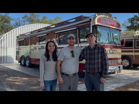 Bluebird Wanderlodge - Pop Pops bus tour ￼