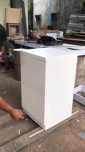 Meja Sudut Dengan Laci Tersembunyi... #meja #interior #laci #bangunhunian #rumahbaru #rumahidaman #rumahminimalis #jasarenovasi #pemborongbangunan #kontraktorrumah #jasaborongbangunan #bedahrumah #arsitekindonesia #jasasipil #bangunrumahmurah #rumahcantikidaman #inspirasirumah #rumahmungil #desainrumahminimalis #rumahmodern #desaininterior #interiorrumah #rumahmewah #kontraktorjakarta #kontraktorbekasi #kanopibekasi #kanopiminimalis #kitchenset #kitchensetmodern #kitchensetmurah #kitchensetjakar