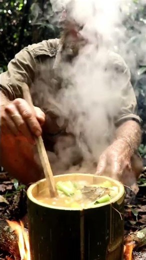 Cooking Delicious Bamboo Pot Fish Soup in the Deep Jungle | Ultimate Survival Cooking