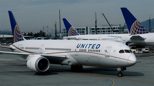 United Airlines headphone rule: You can be banned for not wearing them