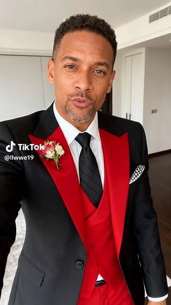 Stylish Men's Suit for Modern Fashion Trends